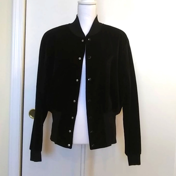 Suzanne Somers Jackets & Blazers - 🖤Suzanne Somers Black Velvet Jacket W/Snaps Sz M